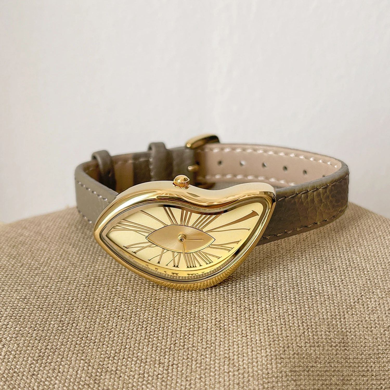 Kadınlar için üst düzey Retro  - Cartier Watch Tank incelemesi ve fiyatı